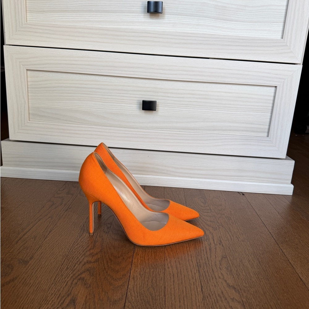 MANOLO BLAHNIK Orange Pointed Toe Pumps — Classic BB Heels